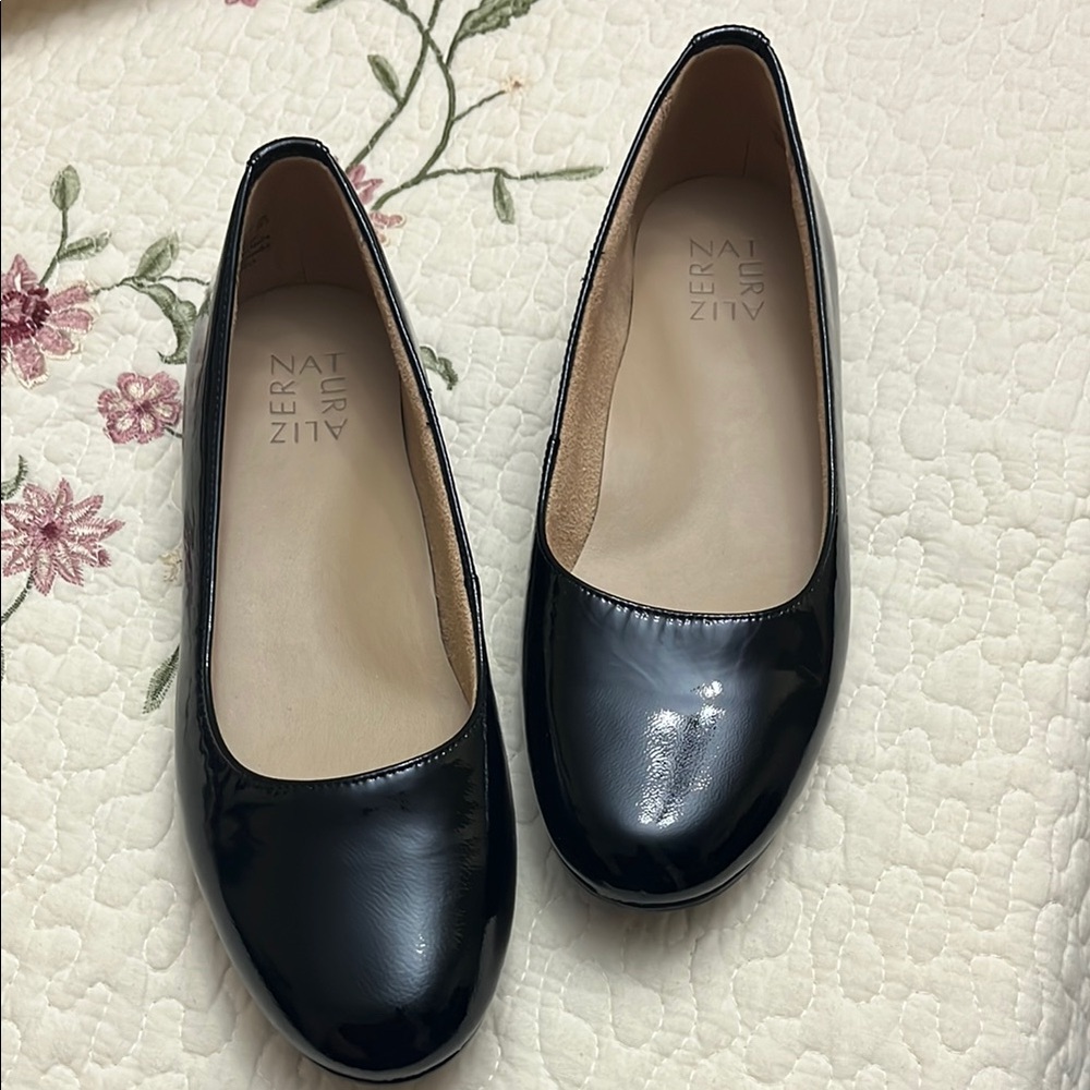 Naturalizer Black Flats Versatile Slip-On Loafers